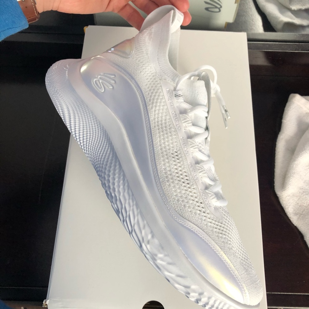 BRAND NEW Curry Flow 8 Men’s Basketball Size 12